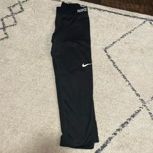 Nike Pro-Medium-cropped workout pants-Black